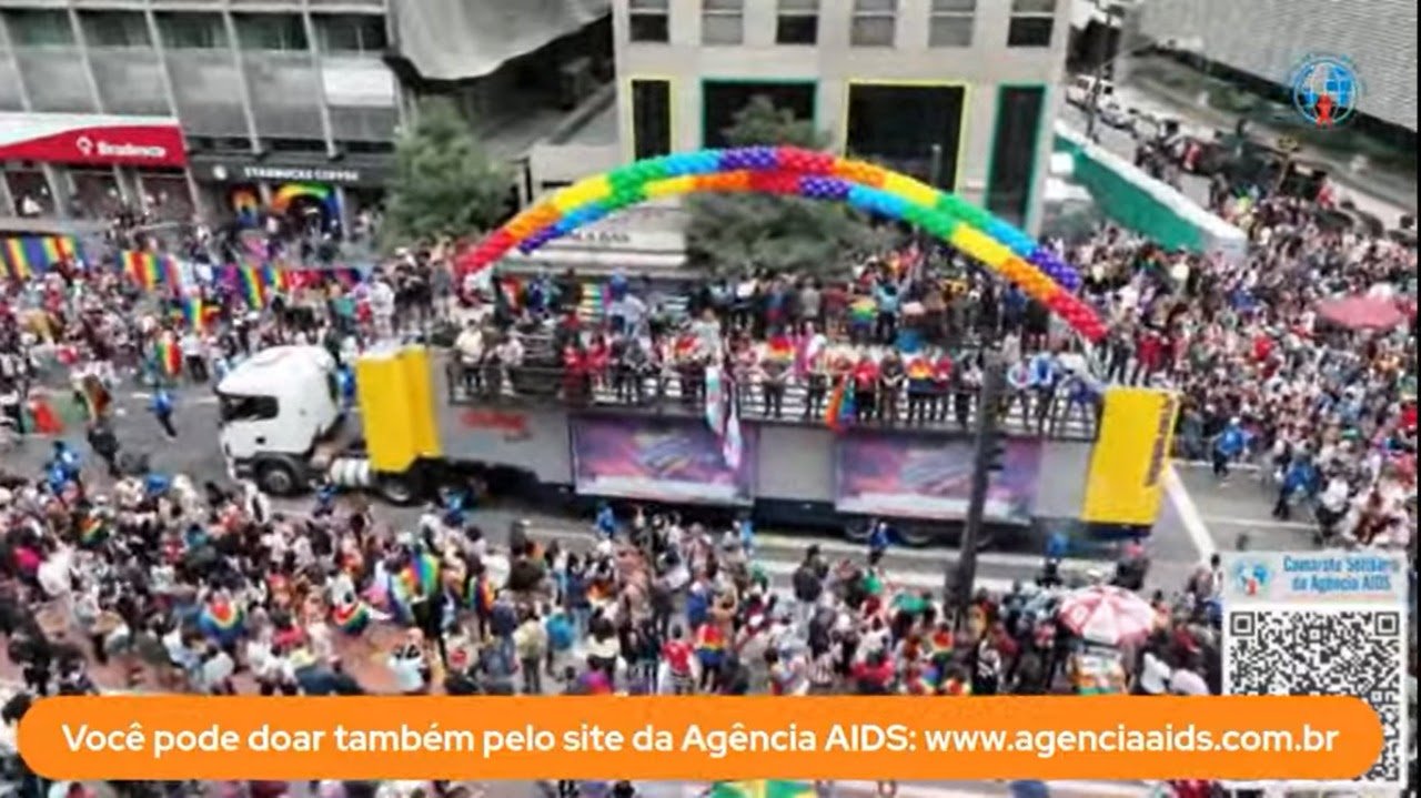 Camarote da Agência Aids leva solidariedade, informação e artesna Parada do Orgulho LGBT
