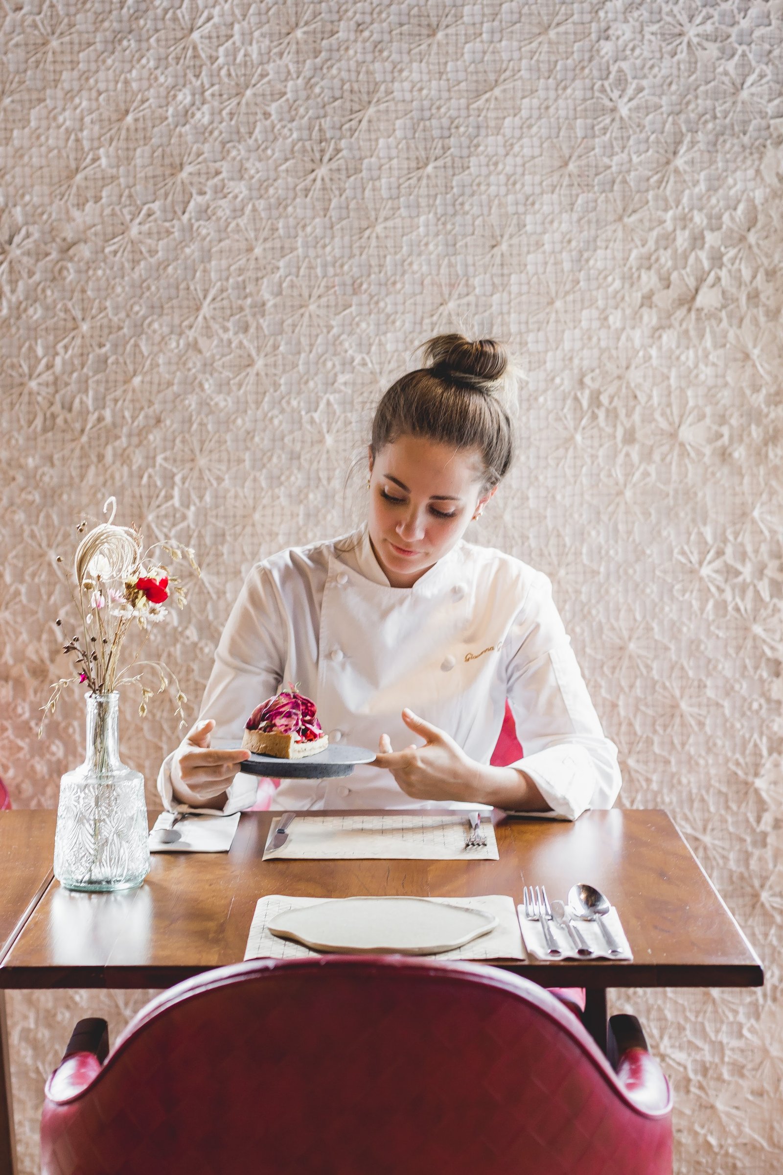 CHEF GIOVANNA GROSSI PREPARA MENU DEGUSTAÇÃO ESPECIAL PARA O DIA DOS NAMORADOS NO ANIMUS
