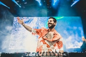 Com remixes inéditos e show pirotécnico, Alok agita público em festas de São João: 'Insano'