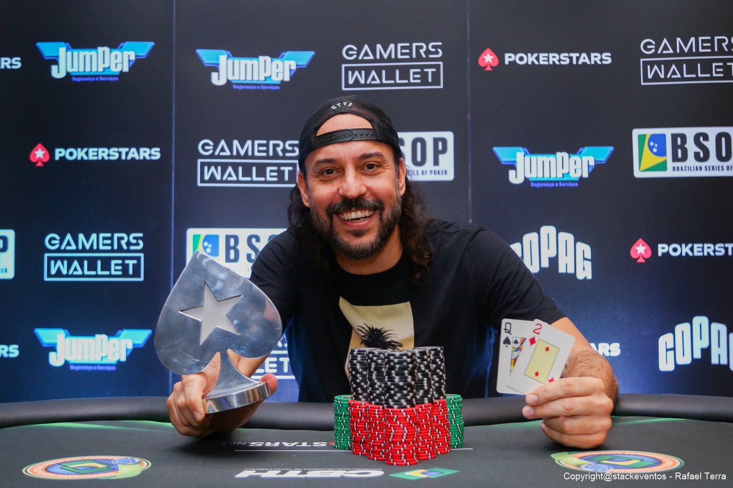 Gabriel, O Pensador vence celebridades em torneio de pôquer