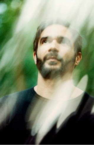 Jon Hopkins lança nova versão de “Deep In The Glowing Heart” em colaboração com ANNA - imagem 3