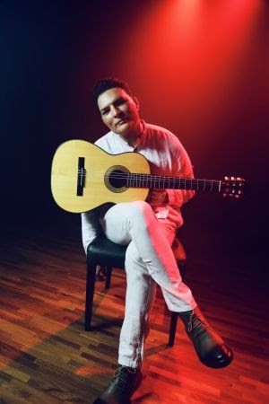 Leandro Lehart lança versão da clássica "Falsa Consideração" - imagem 2