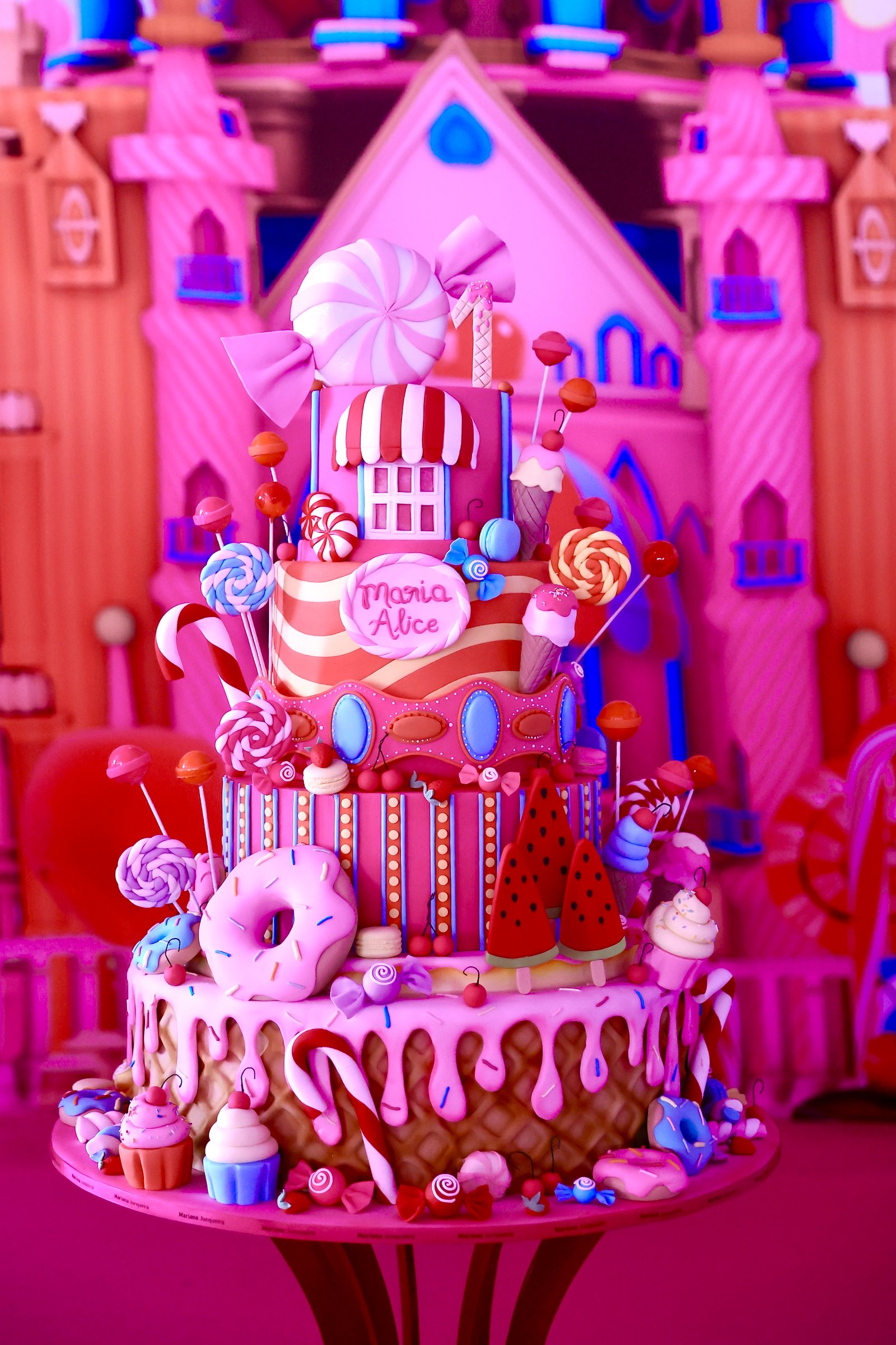 MARIANA JUNQUEIRA – CAKE DESIGNER É RESPONSÁVEL PELO BOLO E DOCES DA FESTA DE MARIA ALICE, FILHA DA