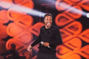 Thiaguinho desembarca em BH com show da turnê "Infinito"