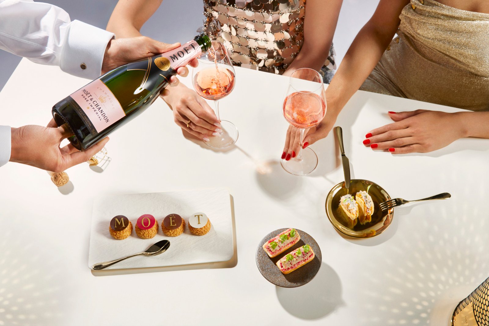 ALGO ESTÁ BORBULHANDO: NOVOMOËT & CHANDON CHAMPAGNE BAR NA HARRODS, LONDRES - imagem 3