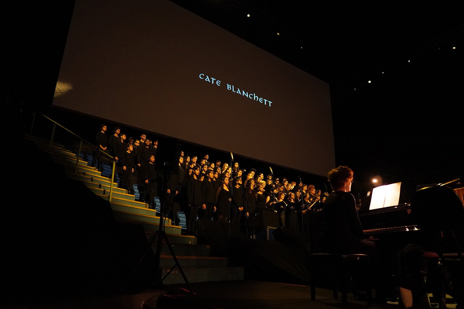 Crianças e adolescentes da Unibes se apresentaram em Cine Concerto em homenagem a “Senhor dos Aneis”