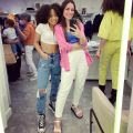 Duda Pimenta e Gabriela Gerbi Abad, proprietária da loja.