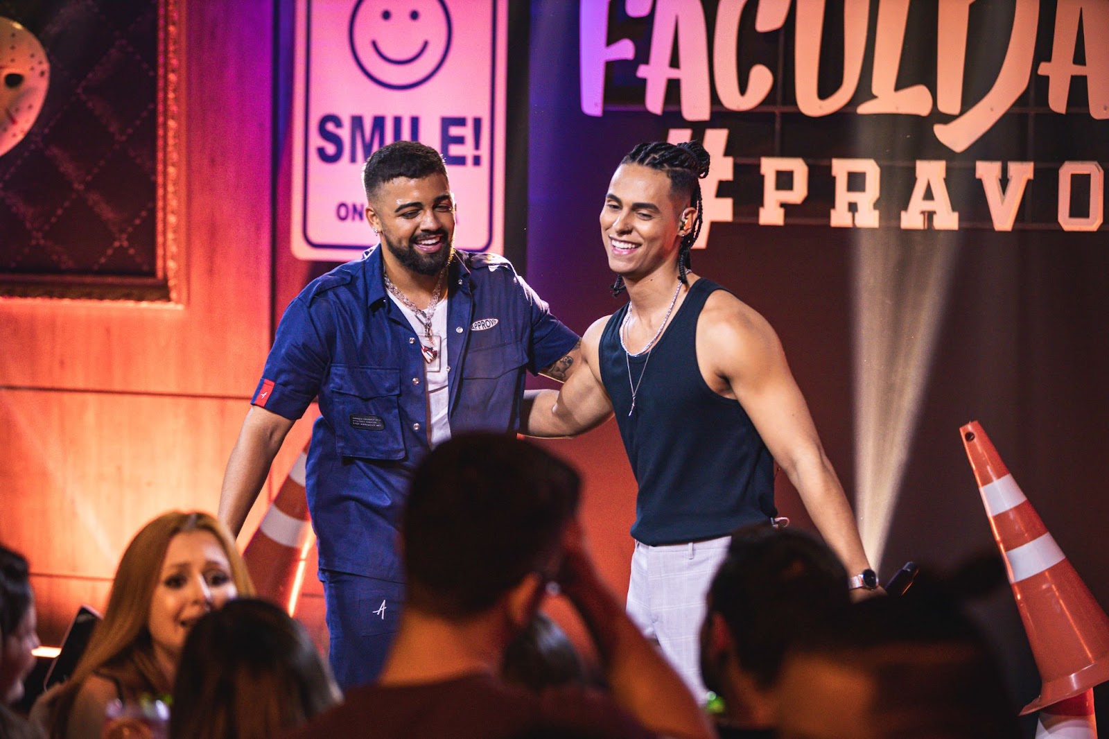 EMPRESARIADOS POR VINICIUS POETA, GRUPO DE PAGODE ‘SOM DE FACULDADE’ LANÇA PRIMEIRO EP COM PARTICIPAÇÕES DE