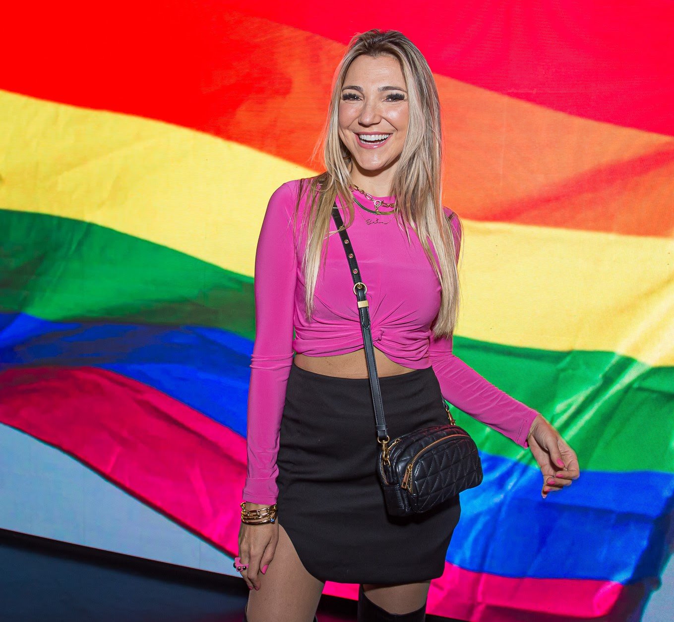 Housi fecha Mês Pride com chave de ouro em festa com ator global e DJ Lucas Beat - imagem 2