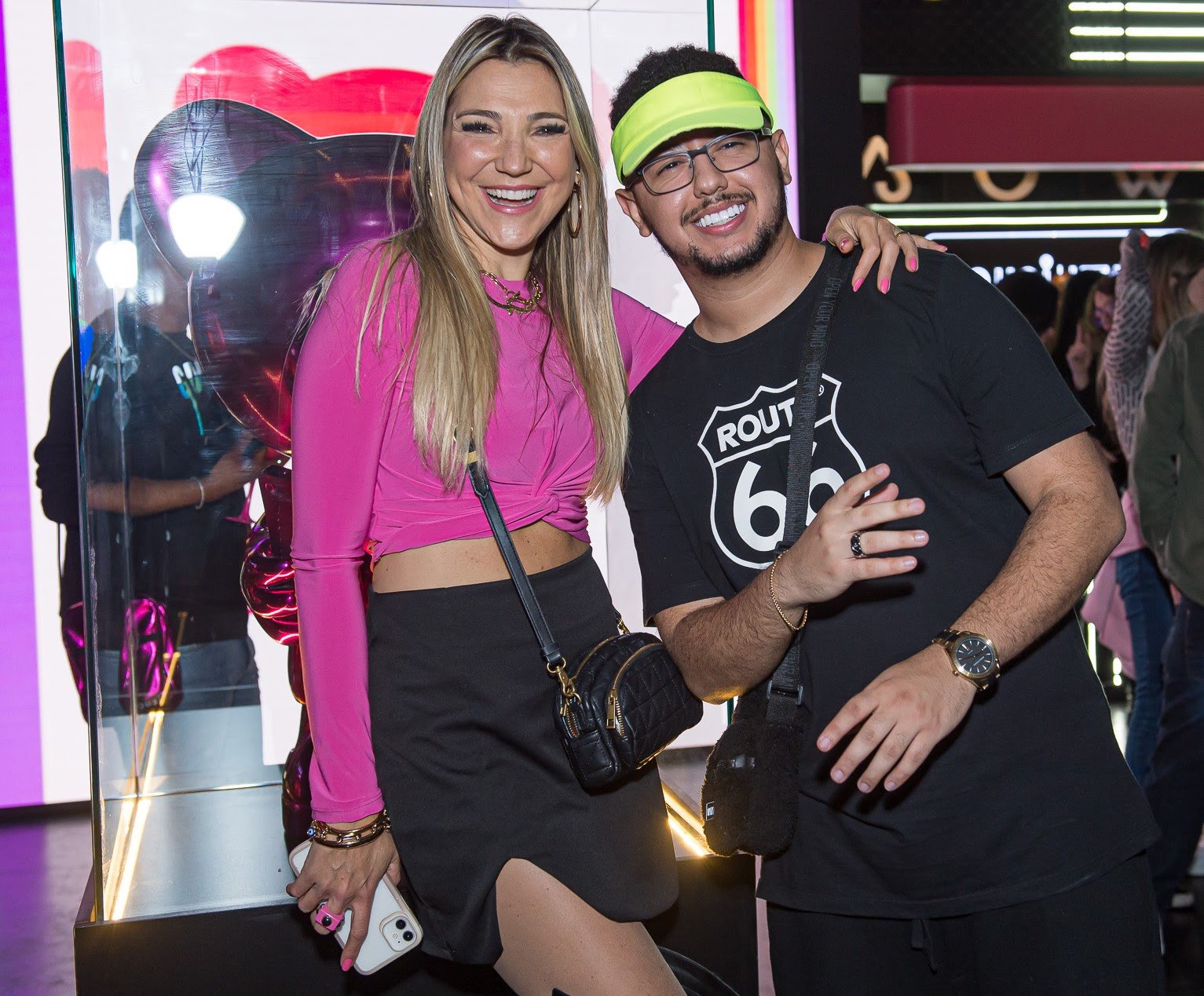 Housi fecha Mês Pride com chave de ouro em festa com ator global e DJ Lucas Beat - imagem 4
