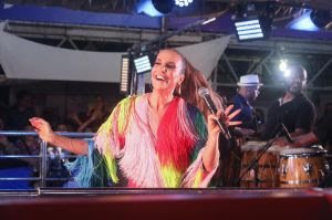 Ivete Sangalo, Léo Santana e Bell Marques agitam terceiro dia de Fortal