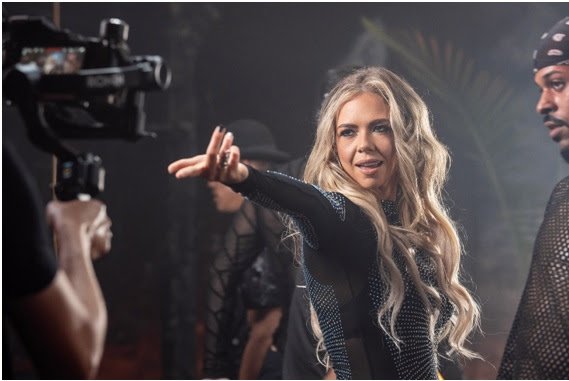 Jenny Herbst, cantora brasileira radicada nos Estados Unidos, lança música e clipe Ready - imagem 3