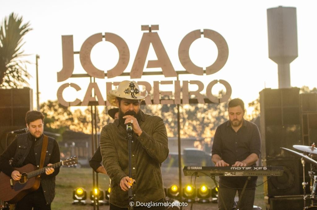 João Carreiro lança o single “Chora Que Eu Te Escuto”, o primeiro do seu DVD ao vivo