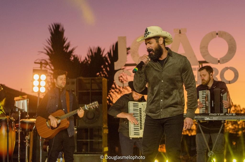 João Carreiro lança o single “Chora Que Eu Te Escuto”, o primeiro do seu DVD ao vivo - imagem 2