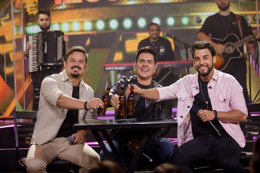 Miguel Lucato lança single ‘Cerveja Adulterada’, com participação da dupla Clayton e Romário