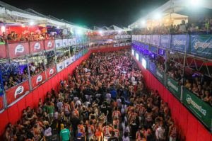 Mistura de ritmos, shows marcantes e estreias na avenida marcam primeiro dia de Fortal 2022