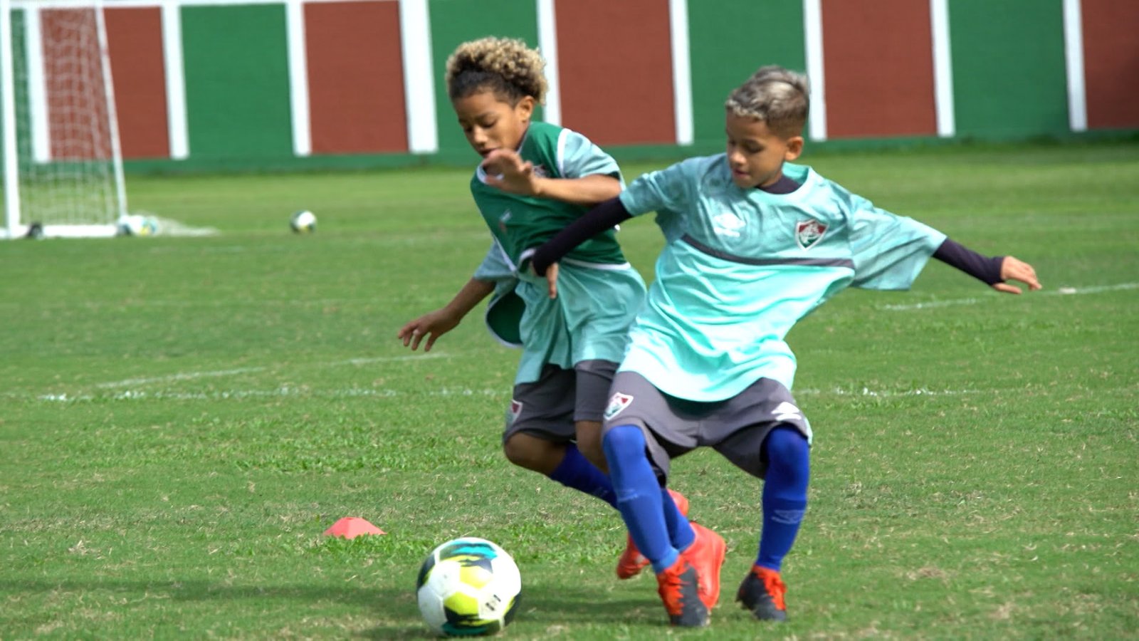 PLAYPLUS ESTREIA DOCUMENTÁRIO SOBRE JOVENS QUE SONHAM EM SER GRANDES ASTROS DO FUTEBOL - imagem 2