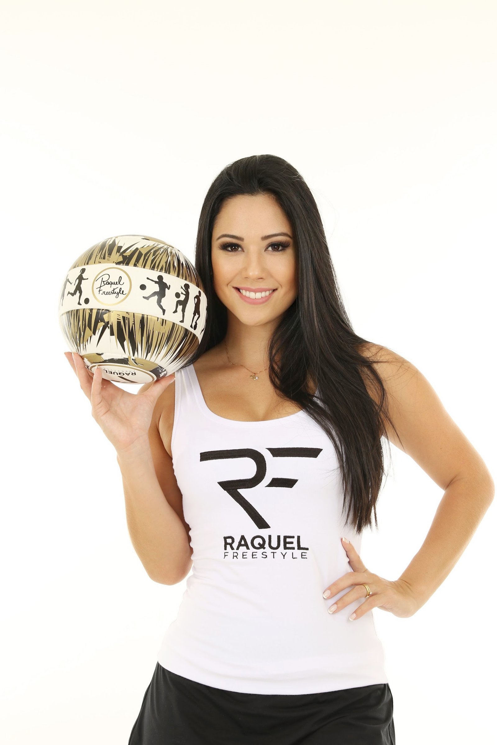 Raquel Freestyle recebe apoio do público e reforça campanha vote #MTVMIAWFUTEBOLRAQUEL