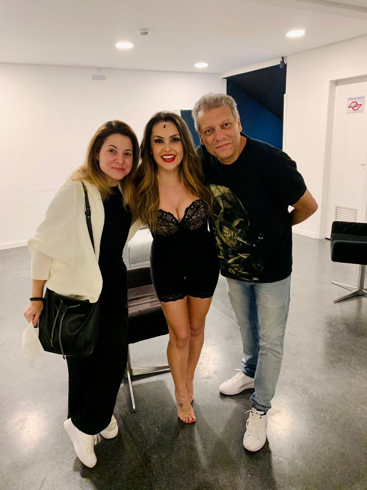 Reynaldo Gianecchini e Tainá Müller prestigiam Renata Brás - imagem 2