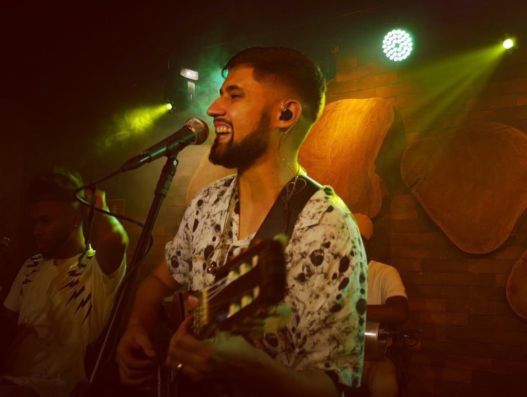 Cantor Lucas Ortega faz temporada no Eu, Tu, Eles da Faria Lima