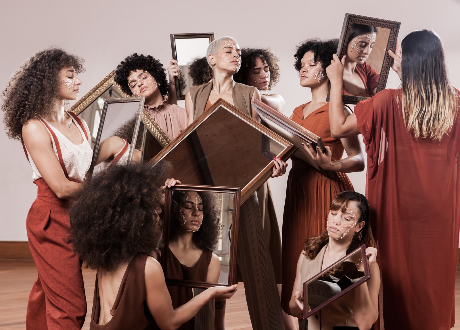 A “Dentre Nós Cia de Dança” reflete sobre o caos da sociedade e o caos individual em espetáculo no Sesc - imagem 2