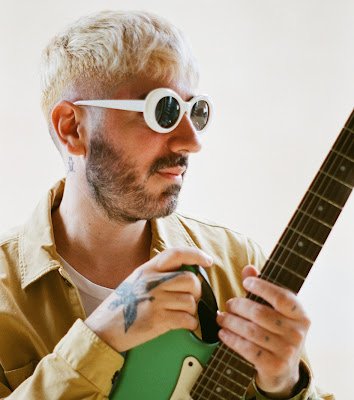 Cantor e compositor Bahsi toca hits e inéditas no Locomotiva GIG