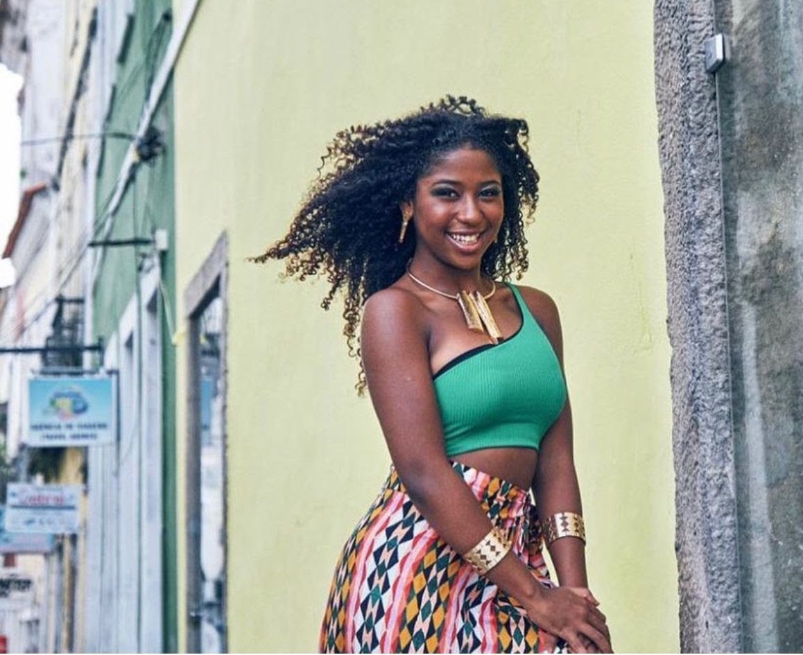 Carol Roberto comemora estreia de “Marrom, O Musical”