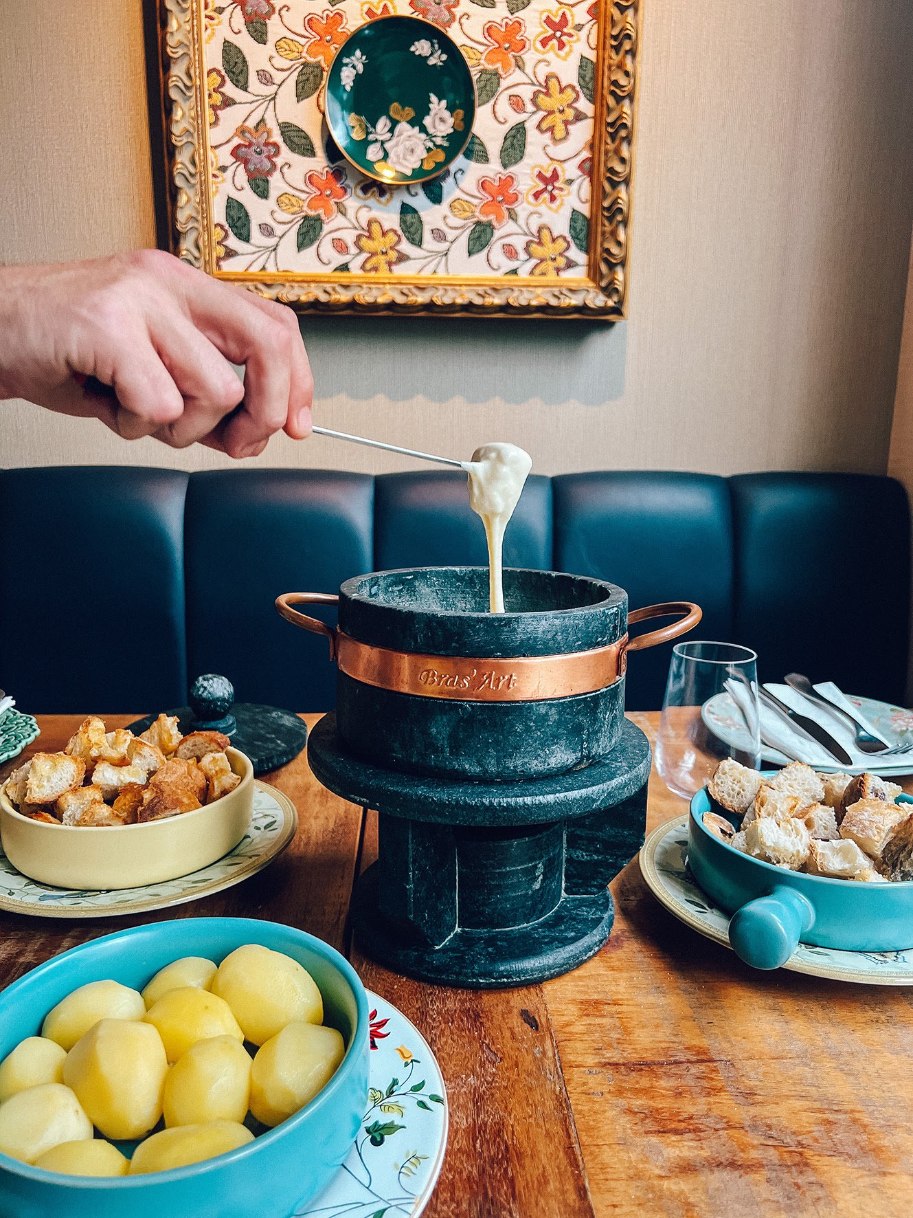 ESFRIOU? VEJA ONDE COMER UMA DELICIOSA FONDUE - imagem 2