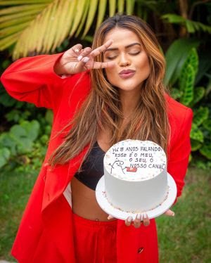 Melhor Youtuber da América Latina: Camila Loures comemora 8 anos de canal