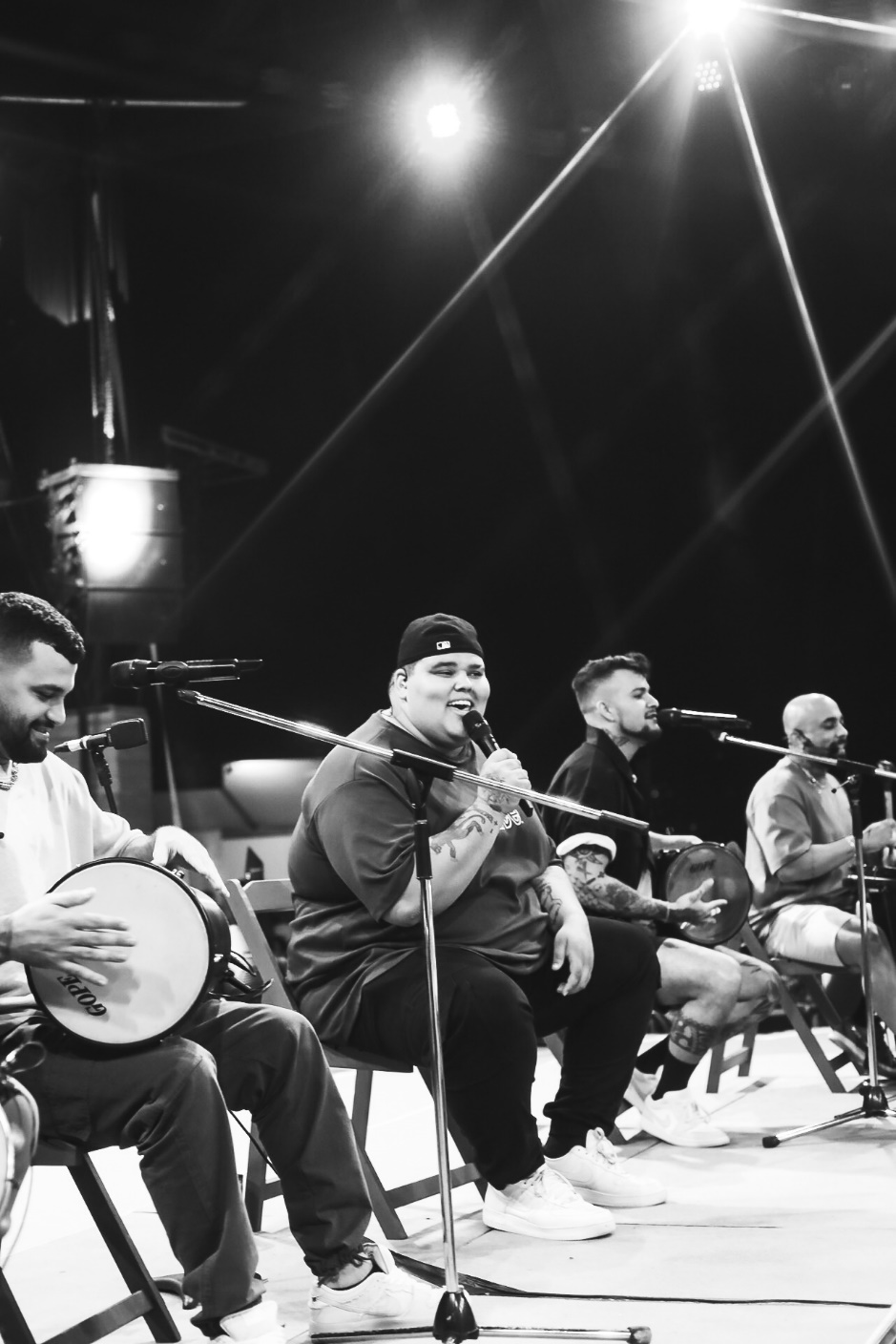 MENOS É MAIS ESTREIA A LABEL ‘CHURRASQUINHO’ NO RIO DE JANEIRO PARA 10 MIL PESSOAS E 7 HORAS DE SHOW