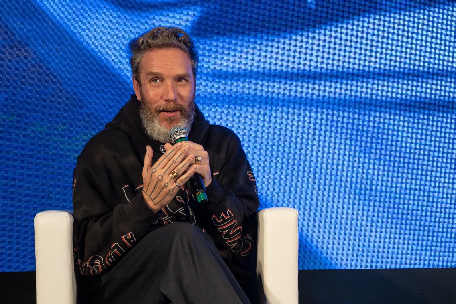 “O caminho de sustentabilidade não tem volta”, diz Alexandre Herchcovitch em talk na Febratex