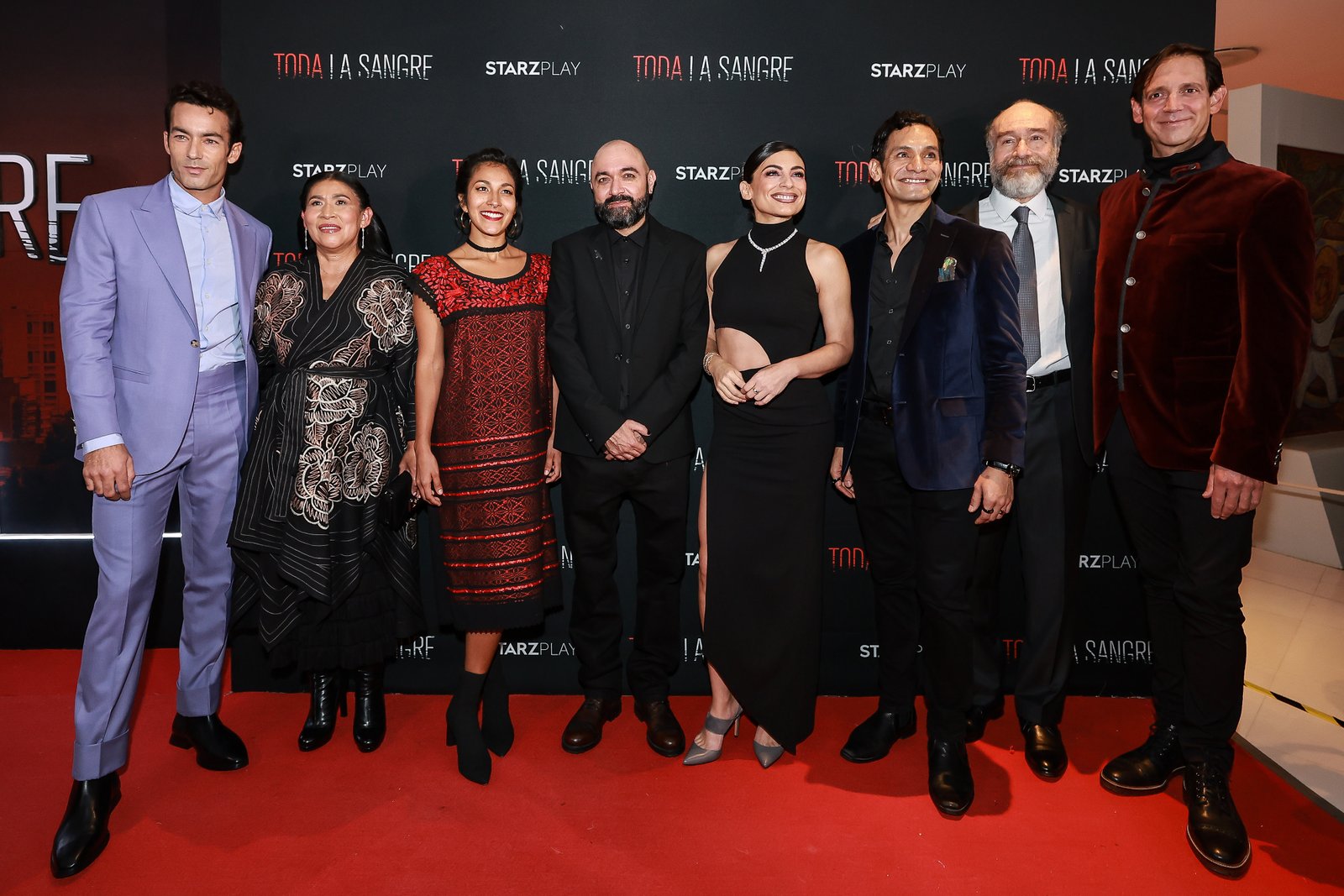AARÓN DÍAZ, ANA BRENDA CONTRERAS, YOSHIRA ESCÁRREGA E O SHOWRUNNER ZASHA ROBLES SE REUNIRAM NO MUSEU SOUMAYA - imagem 2