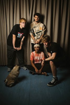 Amagatos: quarteto indie reflete sobre o ciclo da vida em 'Metropolia' - imagem 4