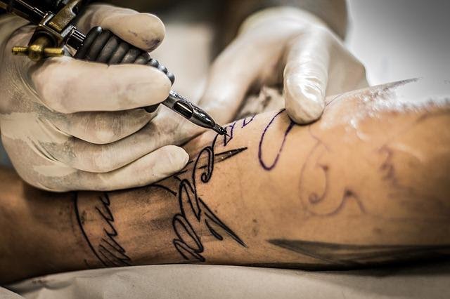 MITOS E VERDADES SOBRE TATUAGEM: OS MAIS QUESTIONADOS
