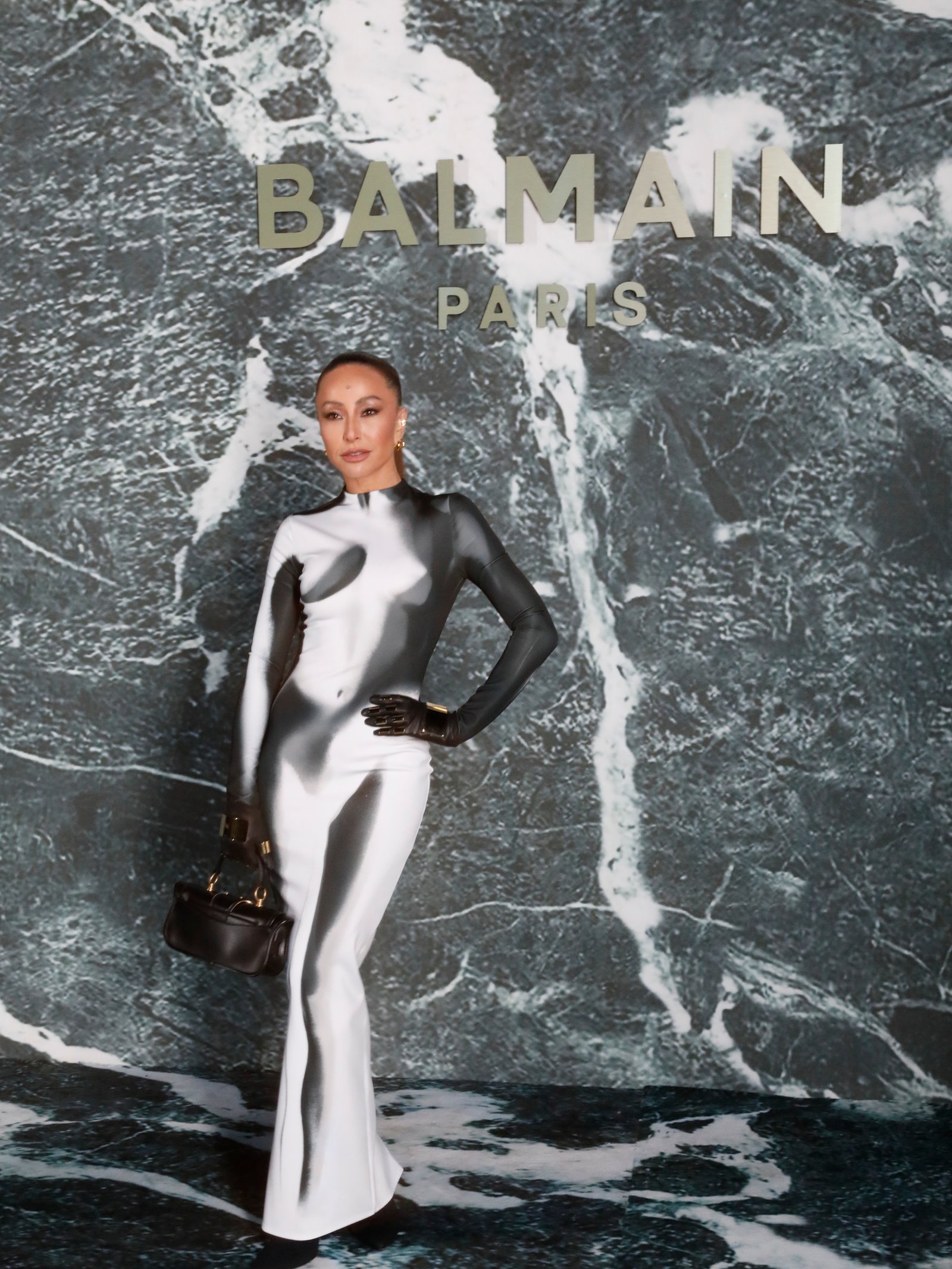 Neymar, Sabrina Sato e Sheron Menezzes assistem ao desfile da Balmain, em Paris - imagem 5
