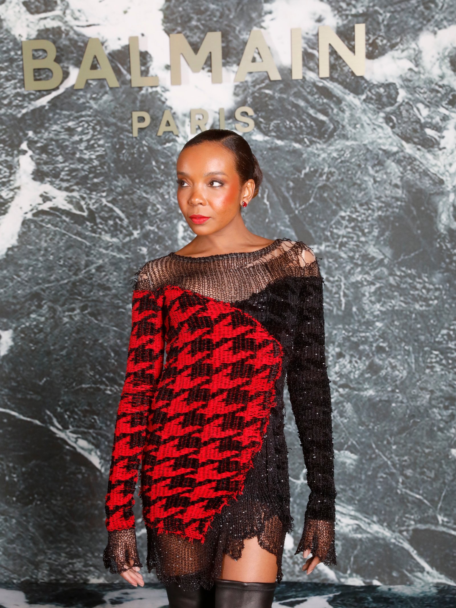 Neymar, Sabrina Sato e Sheron Menezzes assistem ao desfile da Balmain, em Paris - imagem 6