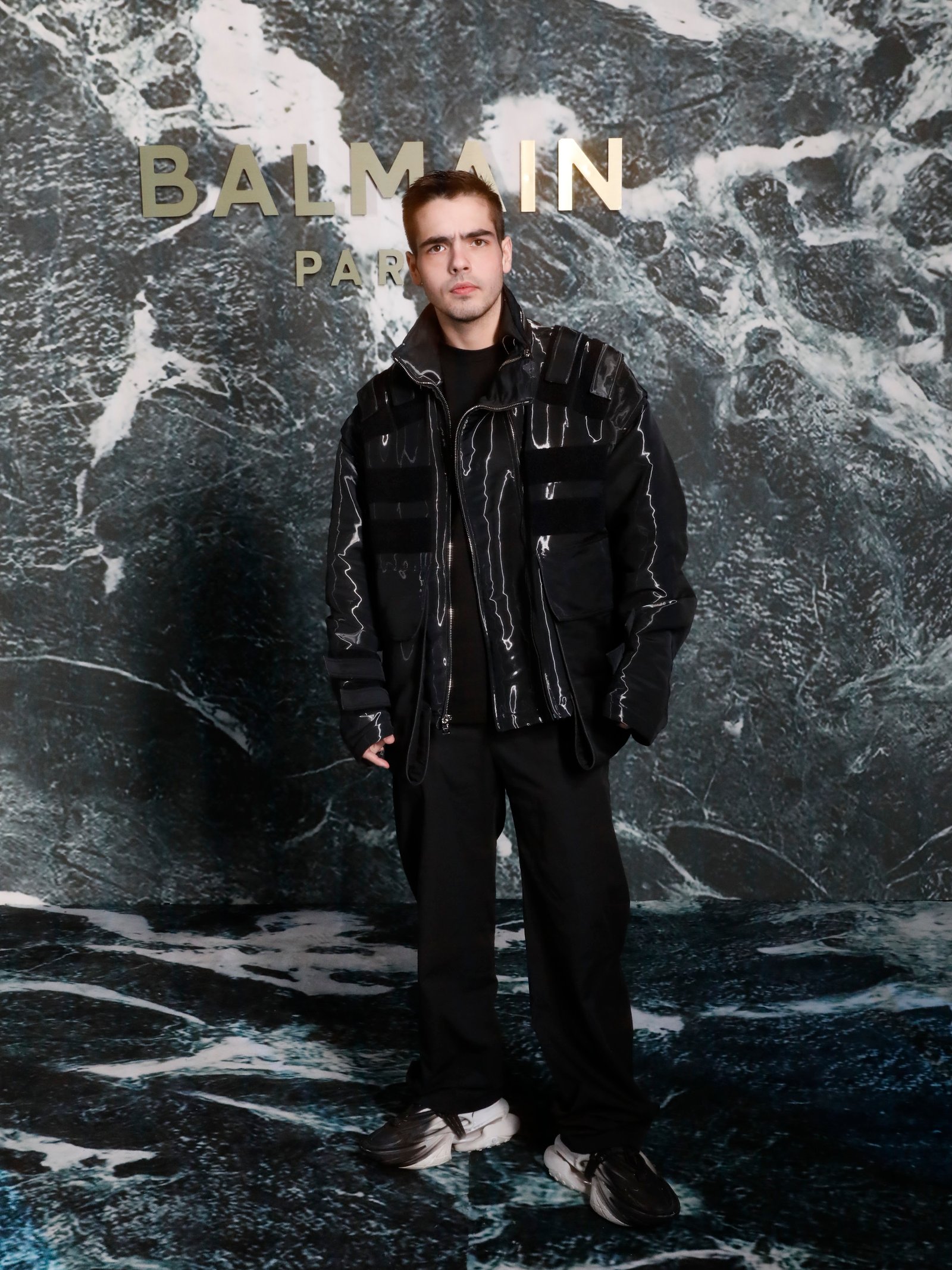 Neymar, Sabrina Sato e Sheron Menezzes assistem ao desfile da Balmain, em Paris - imagem 14