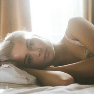 Nina Nesbitt lança novo álbum 'Älskar' - imagem 5
