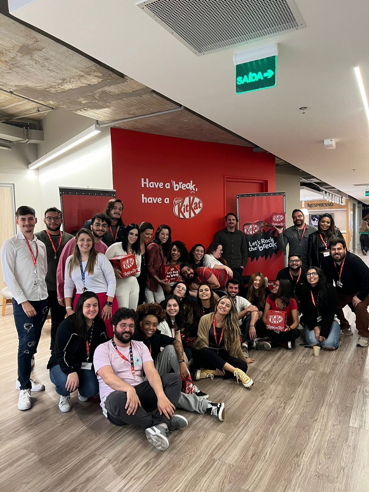 Ogilvy e KitKat preparam operação especial dentro da Nestlé São Paulo para hackear conteúdo em tempo real das