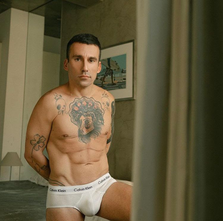 Aos 43 anos, Benjamin Cano fala sobre pressão estética e revela que cresceu com baixa autoestima - imagem 3