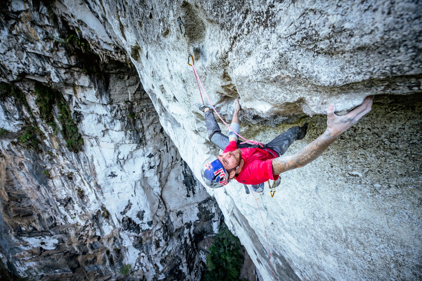 Brasileiro escala maior Boca de Caverna do mundo e entra para história em documentário inédito - imagem 3