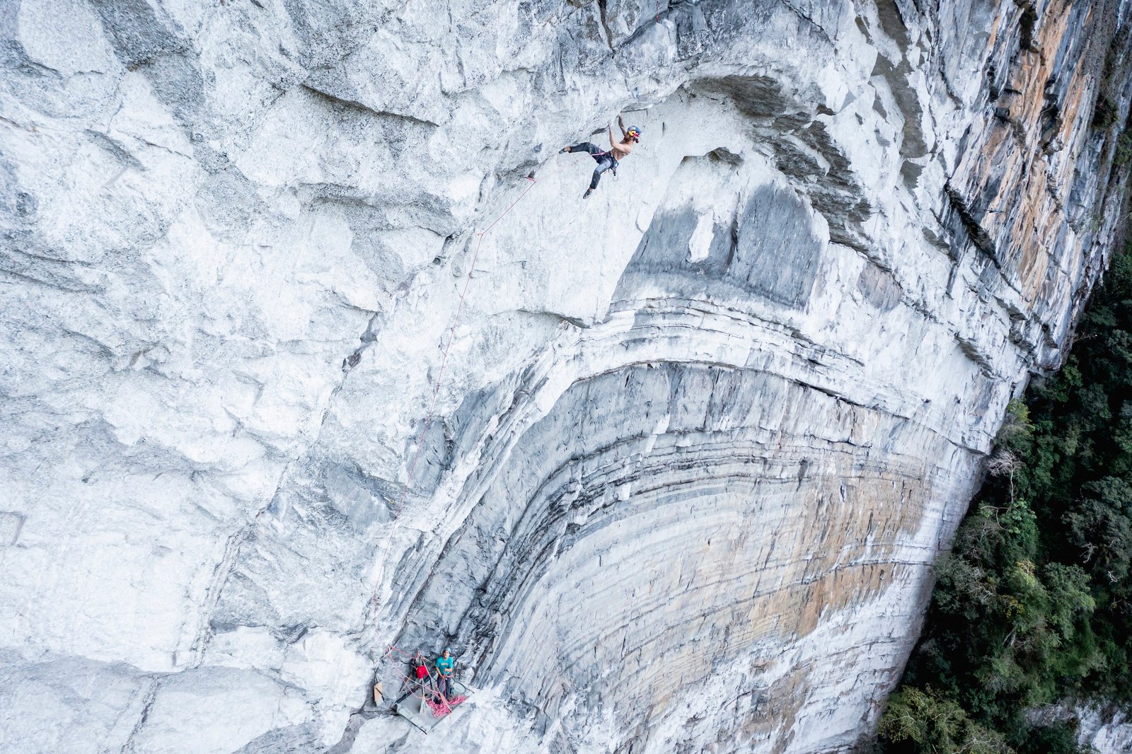 Brasileiro escala maior Boca de Caverna do mundo e entra para história em documentário inédito - imagem 4