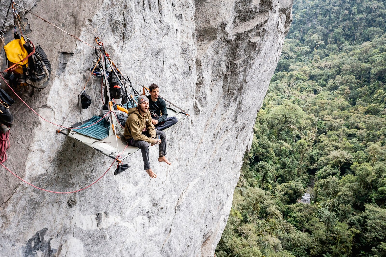 Brasileiro escala maior Boca de Caverna do mundo e entra para história em documentário inédito - imagem 8