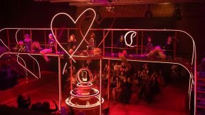 Christian Louboutin apresenta 'The Loubi Show II' na Torre Eiffel