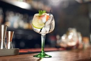 Dia Internacional do Gin Tônica: descubra como preparar esse drink de diferentes formas