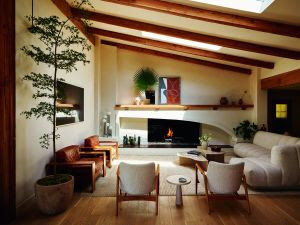 Elaine Welteroth, jurada do programa Project Runway, abre sua casa em Los Angeles para Casa Vogue