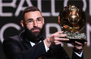 KARIM BENZEMA VESTE TIFFANY & CO. NA 66ª EDIÇÃO DA CERIMÔNIA BALLON D'OR 2022