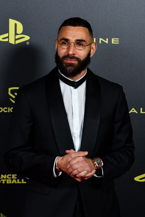 KARIM BENZEMA VESTE TIFFANY & CO. NA 66ª EDIÇÃO DA CERIMÔNIA BALLON D'OR 2022 - imagem 2