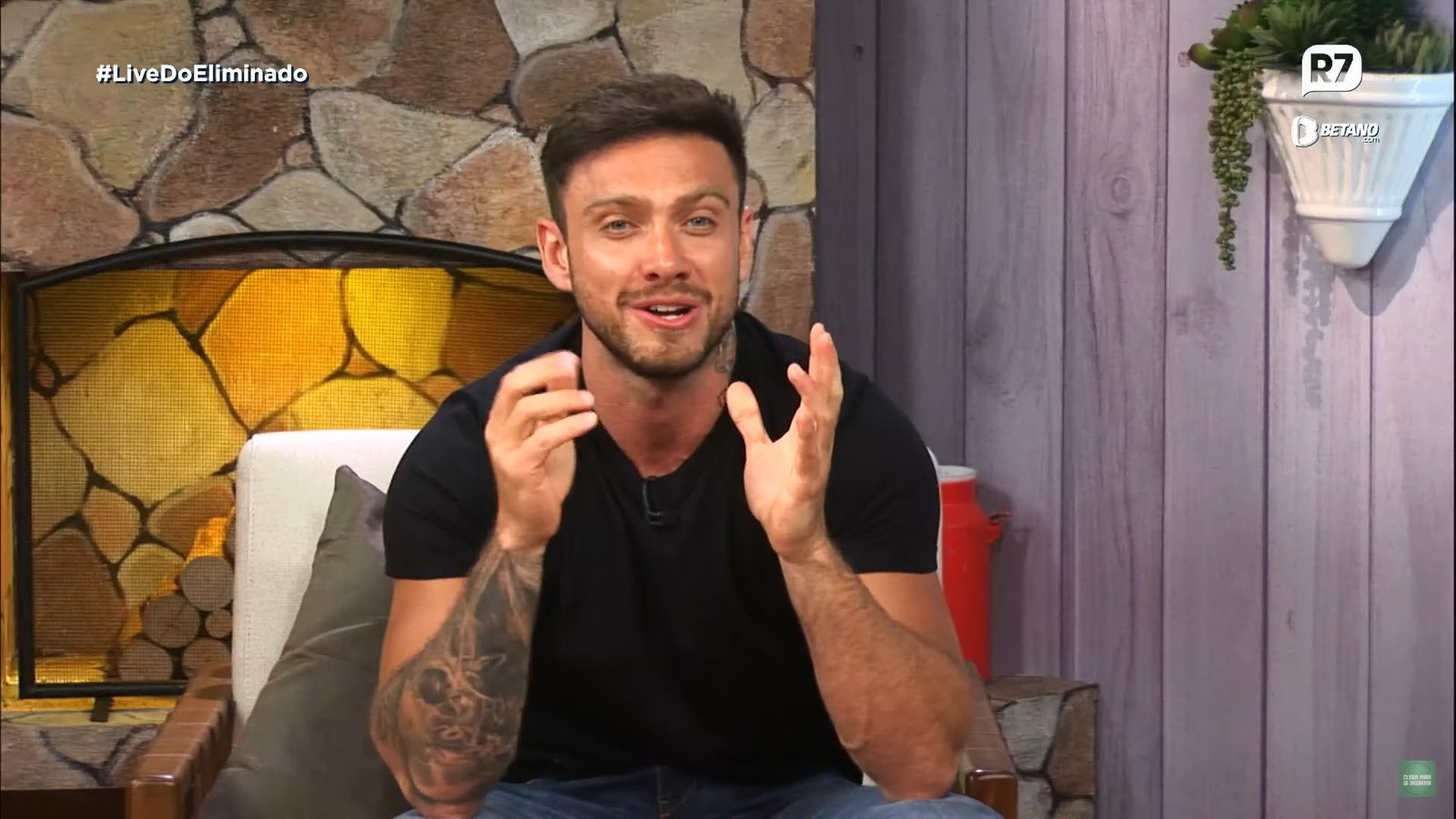NA “LIVE DO ELIMINADO”, VINI DISPARA SOBRE KERLINE: “CALADA É MARAVILHOSA” - imagem 2