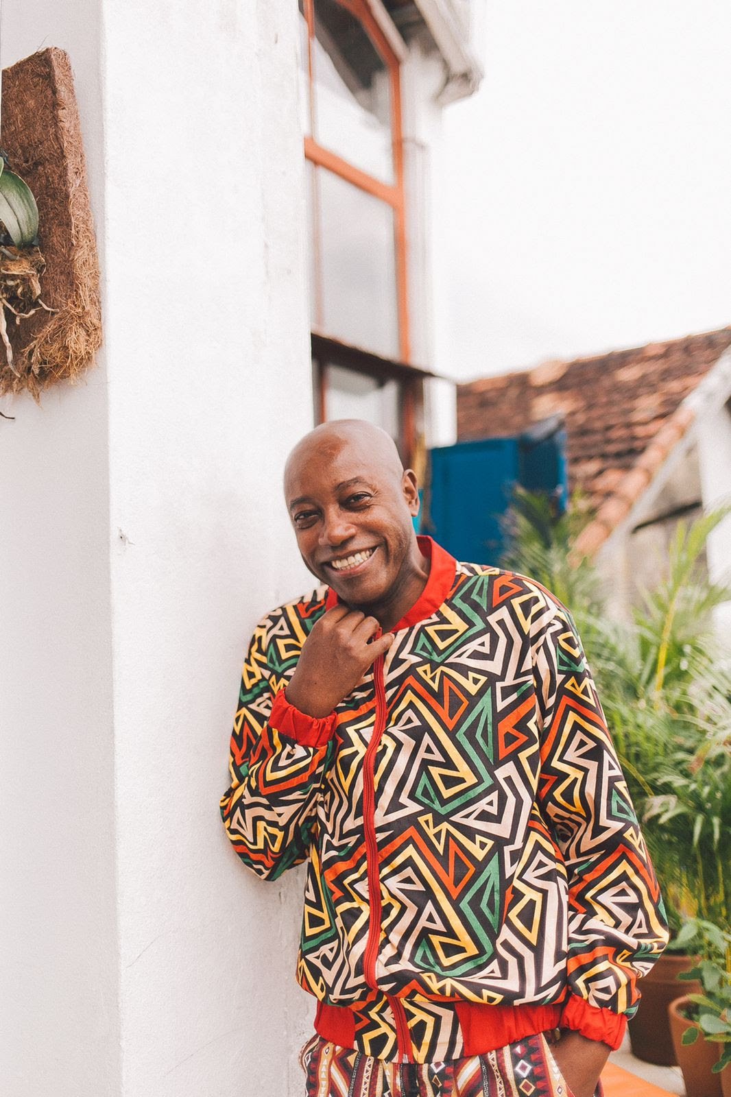 Nando Cunha traz de volta a hilária personagem ‘Dinda’ em “Os suburbanos - O Filme" - imagem 2